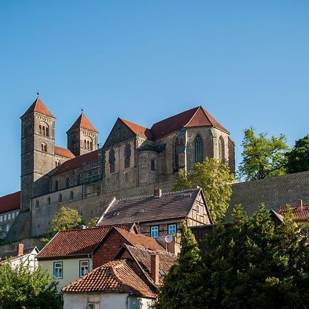 Ferienhaus Schlossgarten เควดลินบวร์ก ภายนอก รูปภาพ