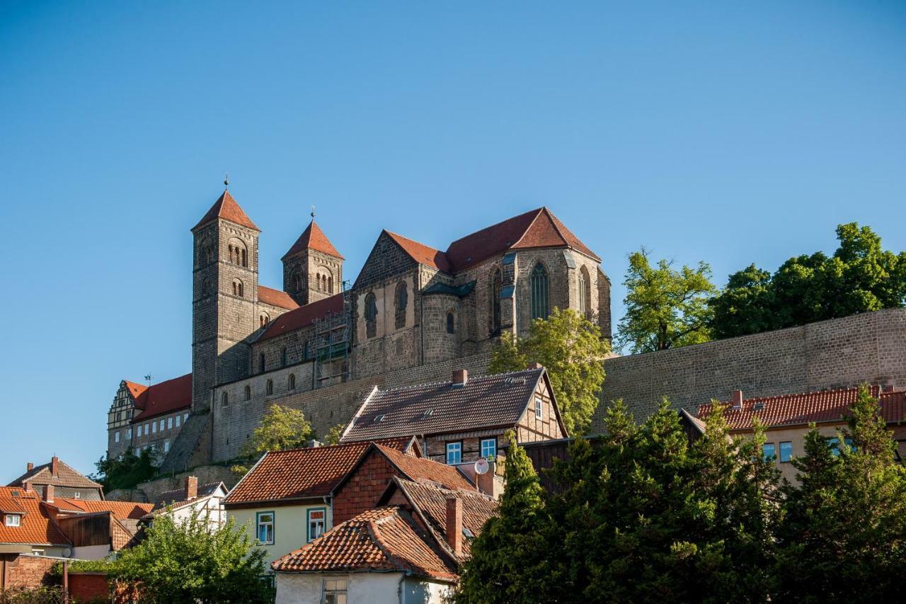 Ferienhaus Schlossgarten เควดลินบวร์ก ภายนอก รูปภาพ